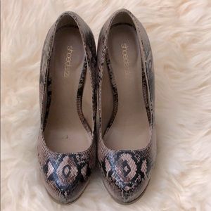 Women pumps